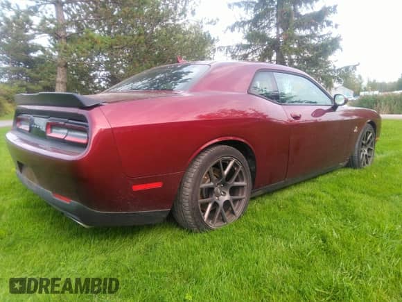 2017 Dodge Challenger 392 Hemi Scat Pack Shaker z VIN 2C3CDZFJ0HH604469, wystawiony jako IAAI lot #37559516 z przebiegiem 36 907 mil mil oraz . Historia ofert i sprzedaży dostępna na DreamBid. Obrazek 4.