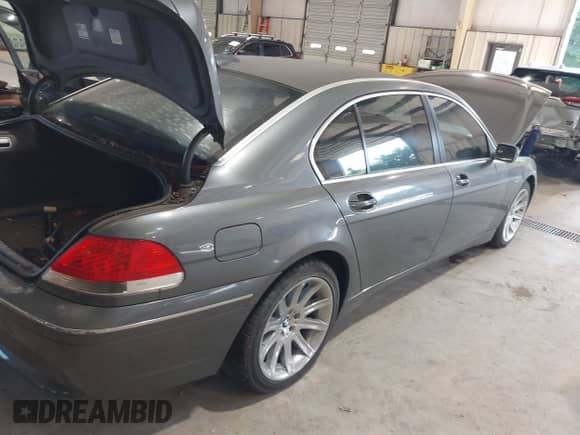 2005 BMW 7 Series 745Li with VIN WBAGN635X5DS60431, listed as a IAAI auction lot 42613270 with 197,147 mi miles and . Bid and sale history available at DreamBid. Image 4.