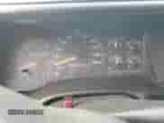 1998 GMC Sierra 1500 z VIN 1GTEC19W4WE517422, wystawiony jako Copart lot #65384335 z przebiegiem 263 184 mil mil oraz Czysty tytuł • Clean title. Historia ofert i sprzedaży dostępna na DreamBid. Obrazek 9.