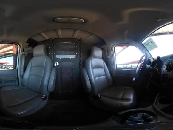 2009 Ford Econoline Cargo Commercial с VIN 1FTNE24WX9DA69382, выставлен на аукционе IAAI как лот 42490036 с пробегом 275 730 миль миль и . История ставок и продаж доступна на DreamBid. Изображение 18.