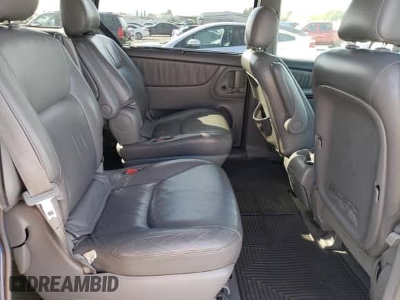 2004 Toyota Sienna XLE z VIN 5TDBA22C84S010562, wystawiony jako Copart lot #89595215 z przebiegiem 211 314 mil mil oraz Czysty tytuł • Clean title. Historia ofert i sprzedaży dostępna na DreamBid. Obrazek 11.