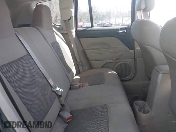 2010 Jeep Compass Sport z VIN 1J4NT1FB1AD624776, wystawiony jako IAAI lot #41571247 z przebiegiem 172 799 mil mil oraz . Historia ofert i sprzedaży dostępna na DreamBid. Obrazek 8.