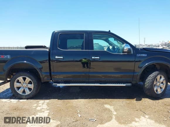 2018 Ford F-150 XL z VIN 1FTEW1EP8JFA92893, wystawiony jako IAAI lot #42305582 z przebiegiem 134 427 mil mil oraz . Historia ofert i sprzedaży dostępna na DreamBid. Obrazek 13.