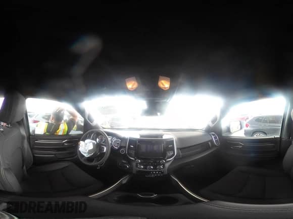 2025 Ram 1500 Big Horn z VIN 1C6RRFFG7SN506037, wystawiony jako IAAI lot #41915215 z przebiegiem 2 137 mil mil oraz . Historia ofert i sprzedaży dostępna na DreamBid. Obrazek 21.