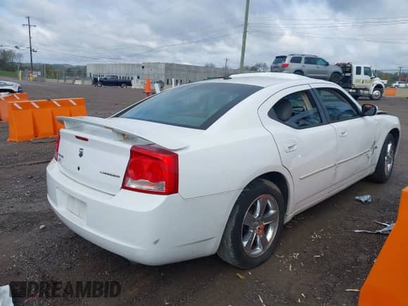 2010 Dodge Charger Rallye z VIN 2B3CA9CV8AH292713, wystawiony jako IAAI lot #43587976 z przebiegiem 179 548 mil mil oraz . Historia ofert i sprzedaży dostępna na DreamBid. Obrazek 4.