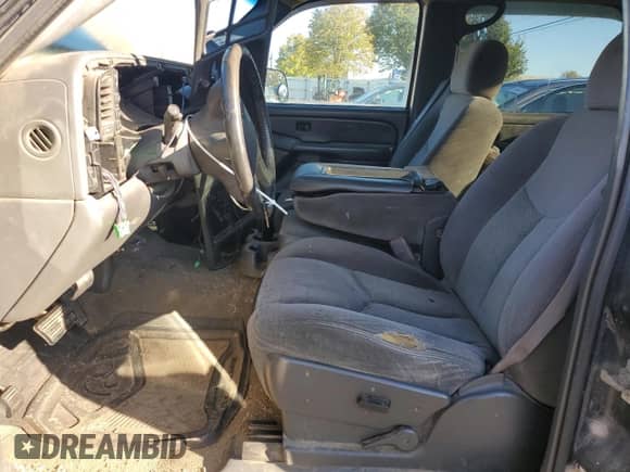 2005 Chevrolet Silverado 2500HD LT с VIN 1GCHK23215F848950, выставлен на аукционе Copart как лот 82701685 с пробегом Не указан миль и Списание • Salvage title. История ставок и продаж доступна на DreamBid. Изображение 7.