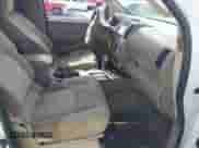 2012 Nissan Frontier SV z VIN 1N6AD0CU5CC449486, wystawiony jako IAAI lot #43101250 z przebiegiem 128 404 mil mil oraz . Historia ofert i sprzedaży dostępna na DreamBid. Obrazek 5.