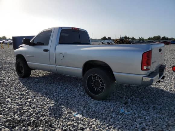 2003 Dodge 1500 ST z VIN 1D7HA16KX3J618123, wystawiony jako Copart lot #84800295 z przebiegiem 153 410 mil mil oraz Szkoda całkowita • Salvage title. Historia ofert i sprzedaży dostępna na DreamBid. Obrazek 2.