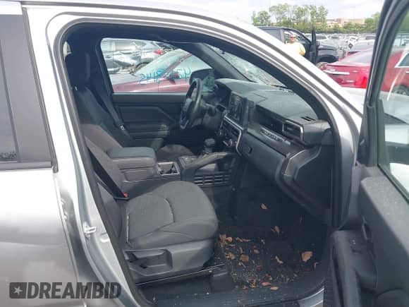 2024 Toyota Tacoma SR5 z VIN 3TMKB5FN2RM000305, wystawiony jako IAAI lot #42108145 z przebiegiem Nie podano mil oraz . Historia ofert i sprzedaży dostępna na DreamBid. Obrazek 5.