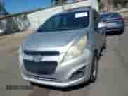 2013 Chevrolet Spark LT z VIN KL8CD6S94DC601635, wystawiony jako IAAI lot #42702116 z przebiegiem 142 353 mil mil oraz . Historia ofert i sprzedaży dostępna na DreamBid. Obrazek 6.