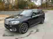2018 BMW X5 xDrive35i z VIN 5UXKR0C55J0X97612, wystawiony jako Copart lot #90825495 z przebiegiem 219 562 mil mil oraz Czysty tytuł • Clean title. Historia ofert i sprzedaży dostępna na DreamBid. Obrazek 1.