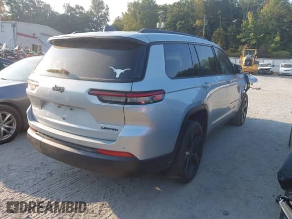 2025 Jeep Grand Cherokee Limited with VIN 1C4RJJBGXS8633985, listed as a IAAI auction lot 43147343 with 9,612 mi miles and . Bid and sale history available at DreamBid. Image 4.