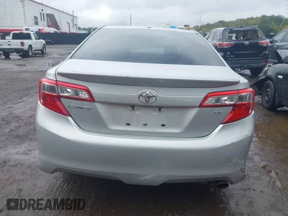 2014 Toyota Camry SE with VIN 4T1BF1FK6EU736118, listed as a IAAI auction lot 43246306 with 260,871 mi miles and . Bid and sale history available at DreamBid. Image 17.