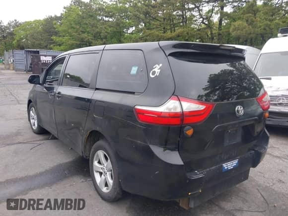 2018 Toyota Sienna L with VIN 5TDZZ3DC7JS912142, listed as a IAAI auction lot 42330428 with 221,498 mi miles and . Bid and sale history available at DreamBid. Image 3.