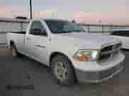 2011 Ram 1500 ST z VIN 3D7JB1EP6BG518516, wystawiony jako Copart lot #79081864 z przebiegiem 114 392 mil mil oraz Czysty tytuł • Clean title. Historia ofert i sprzedaży dostępna na DreamBid. Obrazek 4.