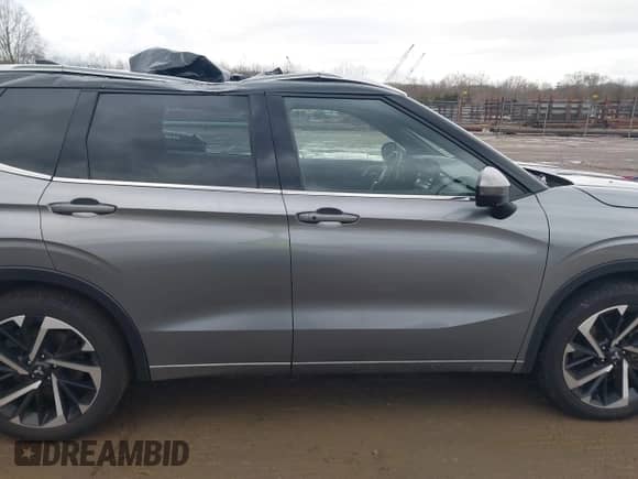 2023 Mitsubishi Outlander SEL z VIN JA4J4VA87PZ044314, wystawiony jako IAAI lot #41259803 z przebiegiem 31 927 mil mil oraz . Historia ofert i sprzedaży dostępna na DreamBid. Obrazek 13.