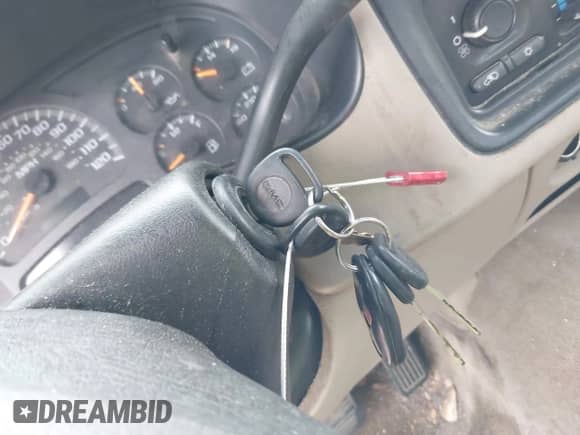 2004 Chevrolet Silverado 1500 with VIN 2GCEC19V141401407, listed as a IAAI auction lot 41890769 with 288,995 mi miles and . Bid and sale history available at DreamBid. Image 11.