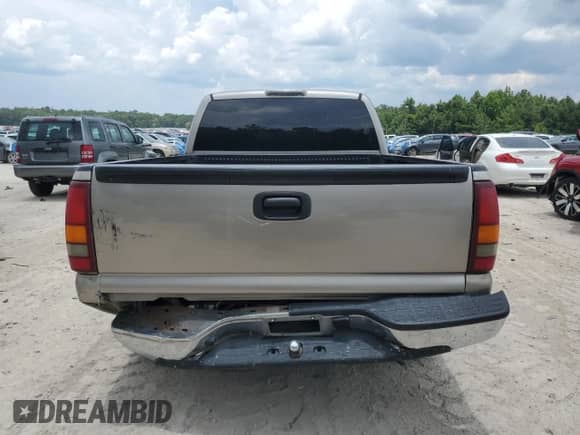 2003 GMC Sierra 1500 SLE with VIN 2GTEC19V931177186, listed as a Copart auction lot 63335915 with 256,141 mi miles and Salvage title. Bid and sale history available at DreamBid. Image 6.