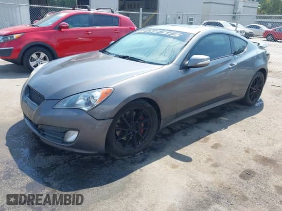 2010 Hyundai Genesis Coupe Track с VIN KMHHU6KH1AU004450, выставлен на аукционе IAAI как лот 43231331 с пробегом 131 459 миль миль и . История ставок и продаж доступна на DreamBid. Изображение 2.