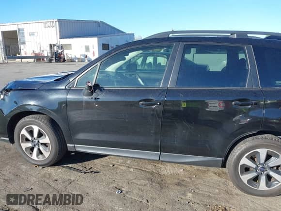 2018 Subaru Forester Premium z VIN JF2SJAEC5JH405628, wystawiony jako IAAI lot #43463543 z przebiegiem 106 481 mil mil oraz . Historia ofert i sprzedaży dostępna na DreamBid. Obrazek 14.