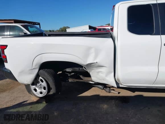 2024 Nissan Frontier S z VIN 1N6ED1CL5RN639610, wystawiony jako IAAI lot #41705932 z przebiegiem 17 919 mil mil oraz . Historia ofert i sprzedaży dostępna na DreamBid. Obrazek 6.