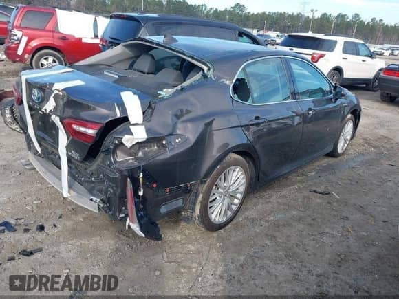 2020 Toyota Camry Hybrid XLE z VIN 4T1F31AK7LU525329, wystawiony jako IAAI lot #42515706 z przebiegiem 76 763 mil mil oraz . Historia ofert i sprzedaży dostępna na DreamBid. Obrazek 4.