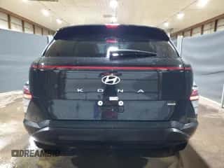 2025 Hyundai Kona SEL с VIN KM8HBCAB2SU199994, выставлен на аукционе Copart как лот 85340624 с пробегом 5 526 миль миль и Чистый • Clean title. История ставок и продаж доступна на DreamBid. Изображение 6.