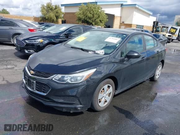 2018 Chevrolet Cruze LS z VIN 1G1BB5SM2J7150497, wystawiony jako IAAI lot #41784487 z przebiegiem 102 927 mil mil oraz . Historia ofert i sprzedaży dostępna na DreamBid. Obrazek 2.