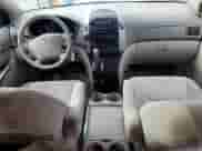 2010 Toyota Sienna CE z VIN 5TDKK4CC9AS341928, wystawiony jako Copart lot #86047675 z przebiegiem 169 006 mil mil oraz Szkoda całkowita • Salvage title. Historia ofert i sprzedaży dostępna na DreamBid. Obrazek 8.