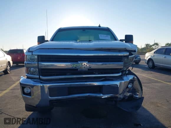 2017 Chevrolet Silverado 2500HD LT z VIN 1GC1KVEG8HF128707, wystawiony jako IAAI lot #41795885 z przebiegiem 192 048 mil mil oraz . Historia ofert i sprzedaży dostępna na DreamBid. Obrazek 12.
