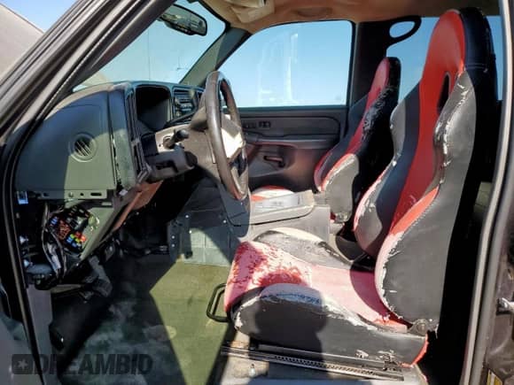 2005 GMC Sierra 1500 SLT with VIN 2GTEC13T951353941, listed as a Copart auction lot 85594215 with Not provided miles and Salvage title. Bid and sale history available at DreamBid. Image 7.