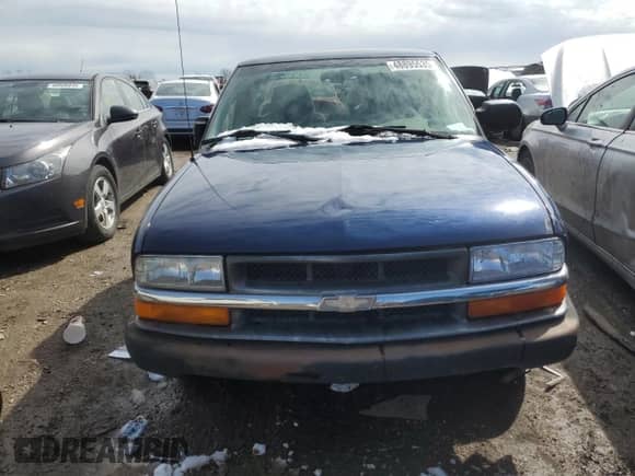 2002 Chevrolet S-10 LS with VIN 1GCCS14W728192517, listed as a Copart auction lot 48895535 with 94,854 mi miles and Salvage title. Bid and sale history available at DreamBid. Image 5.