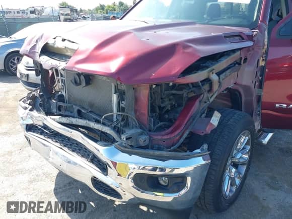 2020 Ram 1500 Big Horn z VIN 1C6SRFBT4LN258335, wystawiony jako IAAI lot #42513925 z przebiegiem 62 974 mil mil oraz . Historia ofert i sprzedaży dostępna na DreamBid. Obrazek 6.