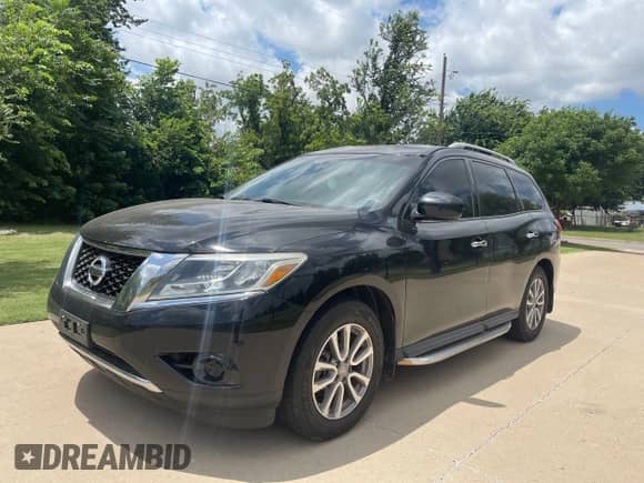 2014 Nissan Pathfinder Platinum with VIN 5N1AR2MN6EC733487, listed as a Copart auction lot 62967685 with 132,721 mi miles and Clean title. Bid and sale history available at DreamBid. Image 2.