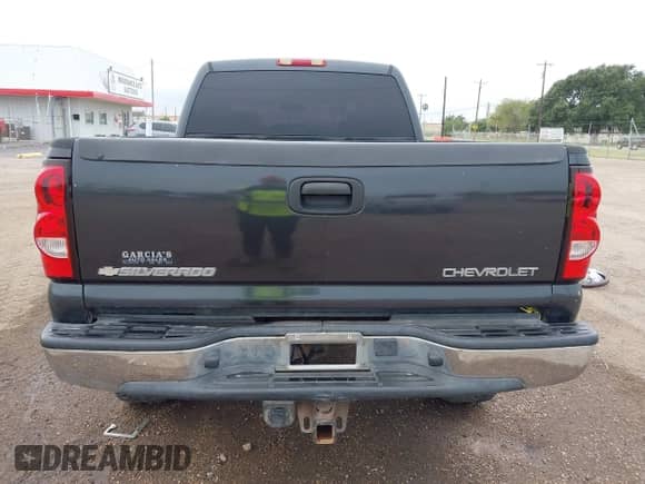 2003 Chevrolet Silverado 2500HD LT with VIN 1GCHK231X3F253969, listed as a IAAI auction lot 43301114 with 387,073 mi miles and . Bid and sale history available at DreamBid. Image 16.