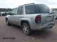 2005 Chevrolet TrailBlazer LT z VIN 1GNDS13S152379253, wystawiony jako IAAI lot #42863028 z przebiegiem Nie podano mil oraz . Historia ofert i sprzedaży dostępna na DreamBid. Obrazek 3.