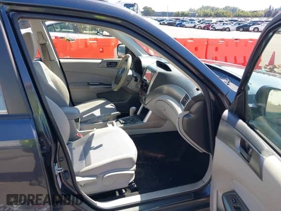 2013 Subaru Forester X z VIN JF2SHABC7DH434939, wystawiony jako IAAI lot #42971297 z przebiegiem 169 004 mil mil oraz . Historia ofert i sprzedaży dostępna na DreamBid. Obrazek 5.