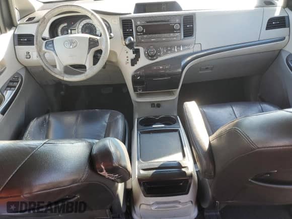 2011 Toyota Sienna SE with VIN 5TDXK3DC2BS107789, listed as a Copart auction lot 82269975 with 175,334 mi miles and Salvage title. Bid and sale history available at DreamBid. Image 8.