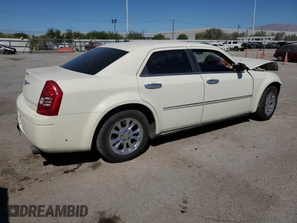 2008 Chrysler 300 LX with VIN 2C3KA43R38H127084, listed as a Copart auction lot 60160345 with 162,597 mi miles and Salvage title. Bid and sale history available at DreamBid. Image 3.
