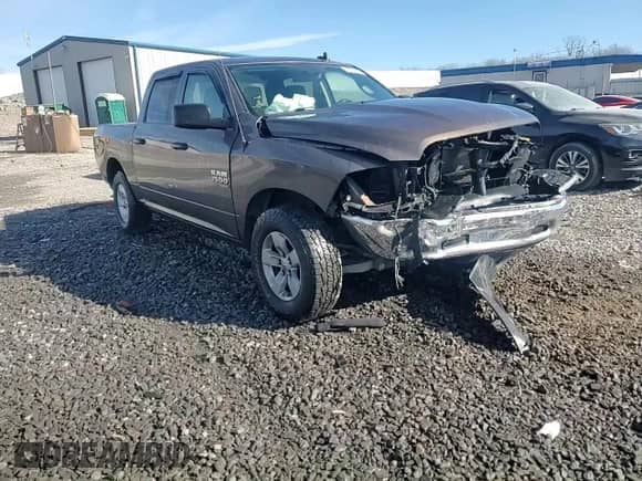 2020 Ram 1500 Express z VIN 3C6RR6KG8LG209634, wystawiony jako Copart lot #42375315 z przebiegiem 61 175 mil mil oraz Szkoda całkowita • Salvage title. Historia ofert i sprzedaży dostępna na DreamBid. Obrazek 13.