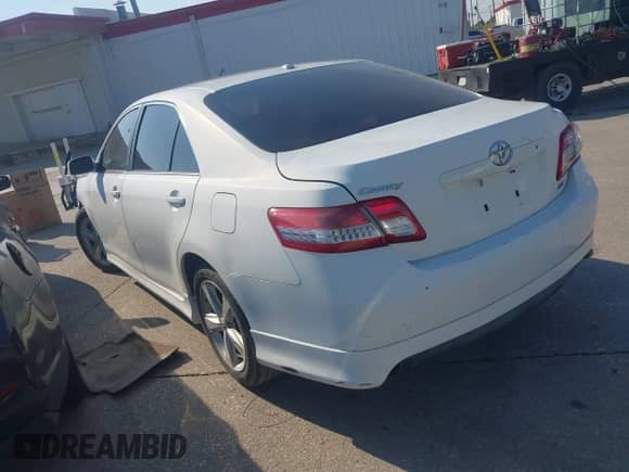 2011 Toyota Camry LE with VIN 4T1BF3EKXBU772631, listed as a IAAI auction lot 43248237 with 290,979 mi miles and . Bid and sale history available at DreamBid. Image 3.
