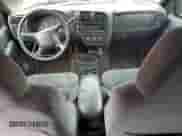 1999 Chevrolet Blazer LT z VIN 1GNDT13W7X2243230, wystawiony jako Copart lot #57298805 z przebiegiem 230 907 mil mil oraz Szkoda całkowita • Salvage title. Historia ofert i sprzedaży dostępna na DreamBid. Obrazek 8.