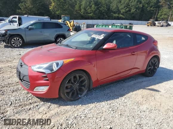 2013 Hyundai Veloster w/Black Int z VIN KMHTC6AD9DU106353, wystawiony jako Copart lot #82602835 z przebiegiem 115 712 mil mil oraz Czysty tytuł • Clean title. Historia ofert i sprzedaży dostępna na DreamBid. Obrazek 1.