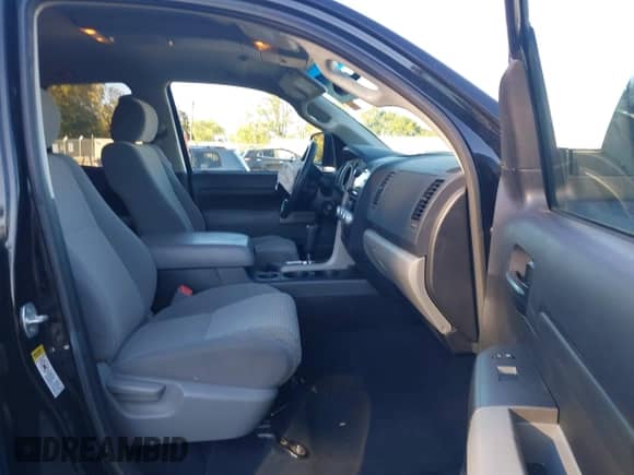 2013 Toyota Tundra z VIN 5TFUM5F12DX045330, wystawiony jako IAAI lot #43470142 z przebiegiem 222 317 mil mil oraz . Historia ofert i sprzedaży dostępna na DreamBid. Obrazek 5.