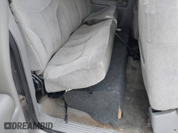 2000 GMC Sierra 1500 SLE with VIN 1GTEC19T8YZ178066, listed as a IAAI auction lot 41430666 with 152,459 mi miles and . Bid and sale history available at DreamBid. Image 8.
