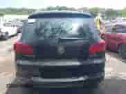 2017 Volkswagen Tiguan Sport с VIN WVGUV7AX2HK012105, выставлен на аукционе IAAI как лот 42783087 с пробегом 134 347 миль миль и . История ставок и продаж доступна на DreamBid. Изображение 16.