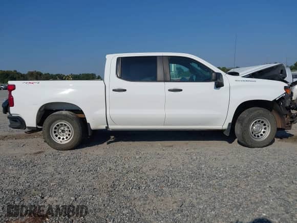 2024 Chevrolet Silverado 1500 Work Truck z VIN 1GCUDAED4RZ106919, wystawiony jako IAAI lot #43236335 z przebiegiem 56 572 mil mil oraz . Historia ofert i sprzedaży dostępna na DreamBid. Obrazek 13.