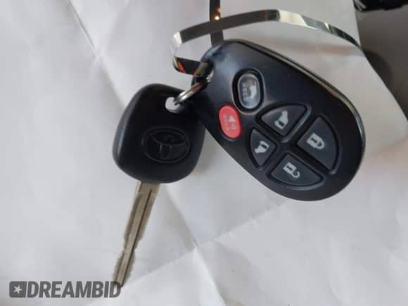 2014 Toyota Sienna SE with VIN 5TDXK3DC8ES485443, listed as a IAAI auction lot 42685176 with 91,853 mi miles and . Bid and sale history available at DreamBid. Image 11.