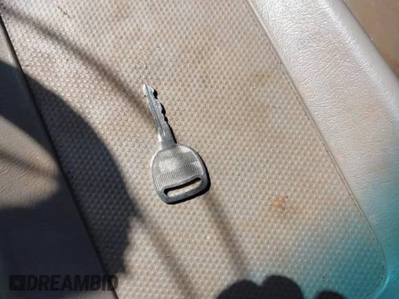 2000 Chevrolet Silverado 1500 LS with VIN 2GCEC19T2Y1199939, listed as a IAAI auction lot 41350239 with 321,613 mi miles and . Bid and sale history available at DreamBid. Image 11.