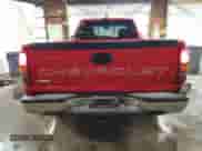 2000 Chevrolet Silverado 2500 z VIN 1GCGK24UXYE270241, wystawiony jako Copart lot #44511845 z przebiegiem 120 905 mil mil oraz Czysty tytuł • Clean title. Historia ofert i sprzedaży dostępna na DreamBid. Obrazek 6.